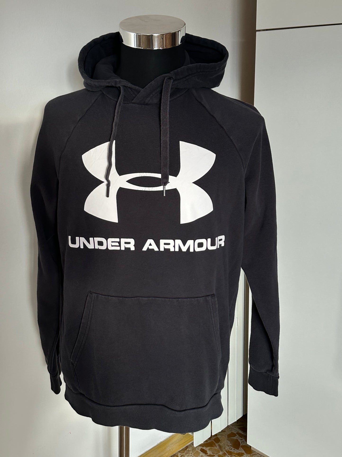 Felpa con Cappuccio Under Armour Uomo – Logo Grande – Nero – Taglia M